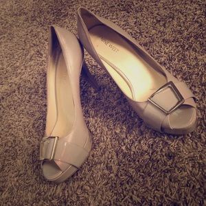 Nine West Women's Cassilina peep toe pumps